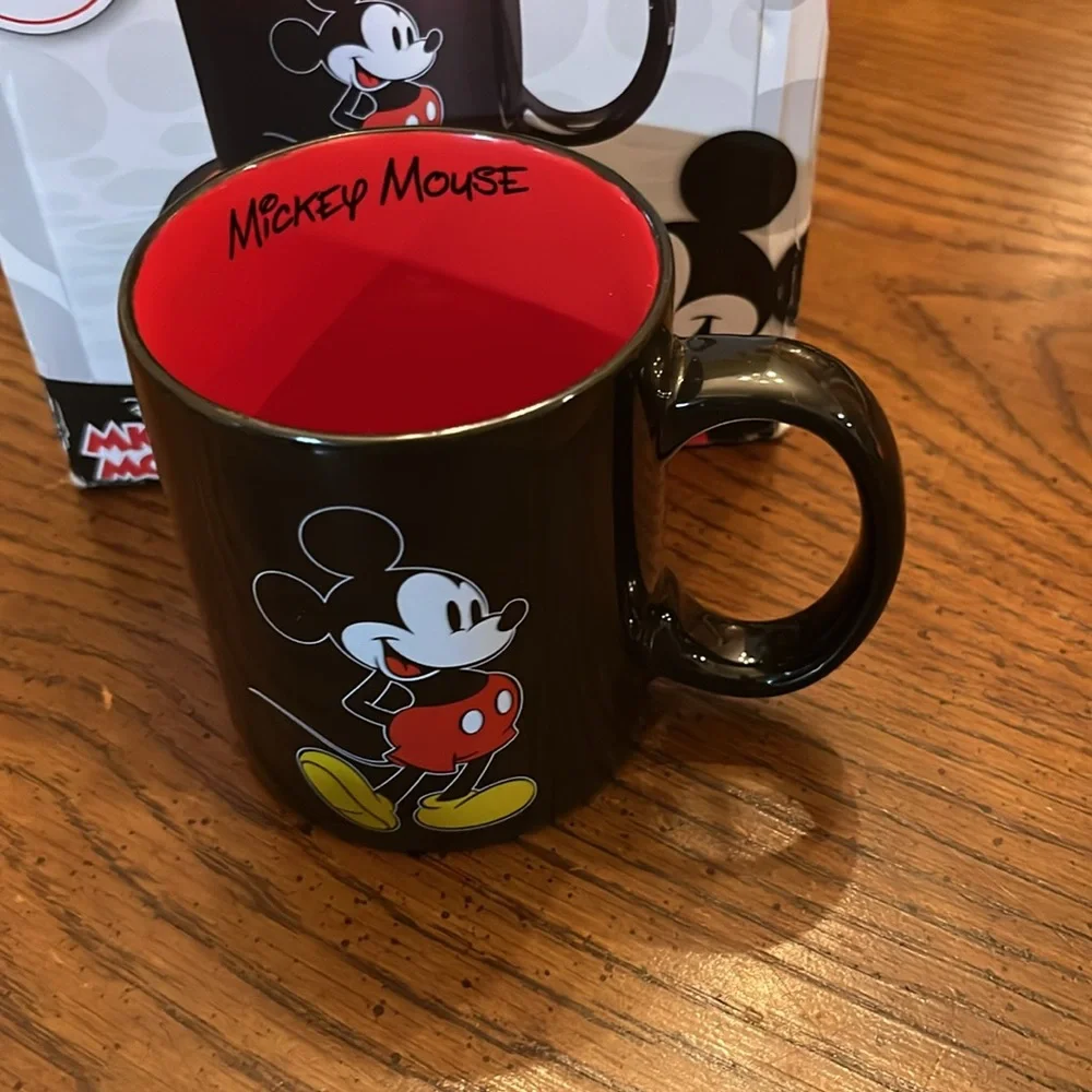 Disney Mickey Mouse mug and mug‎ warmer